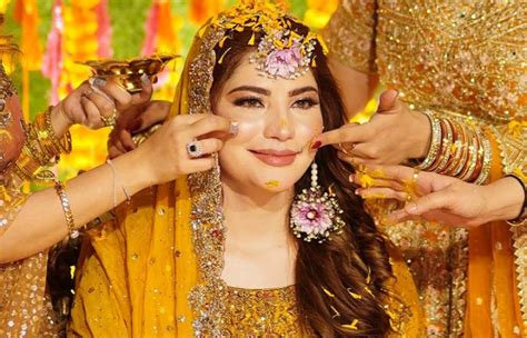 Hina Rizvi Defends Neelam Muneer Against Snide Comment Shuts Down