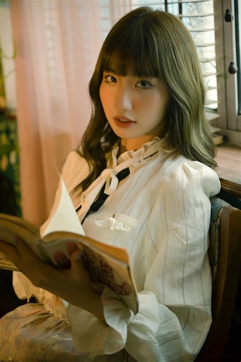 Hot tiktoker Lê Thị Khánh Huyền ngày càng hư hỏng không kém Ngọc Trinh hậu lộ clip nóng gây sốc