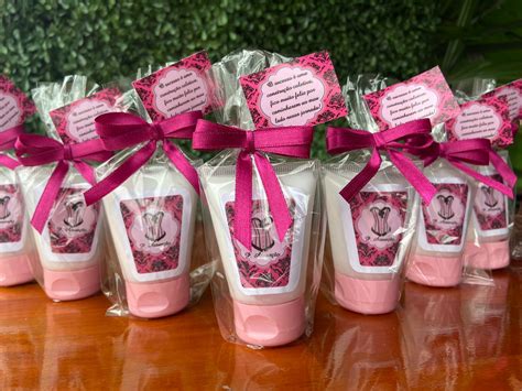 Lembrancinha Chá de Lingerie Bisnaguinha Hidratante Elo7