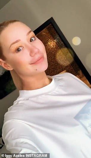 Iggy Azalea Showcases Her Famous Curves And Tiny Waist In A Crop Top