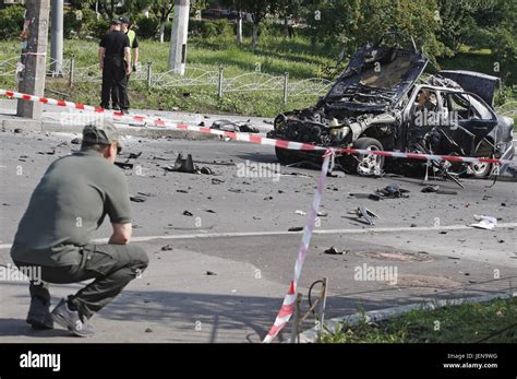 Kiev Ukraine 27th June 2017 Police Experts Examine The Wreckage Of