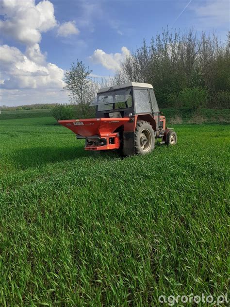 Foto ciągnik Zetor 5211 i rauch mds 17 id 834245 Galeria rolnicza