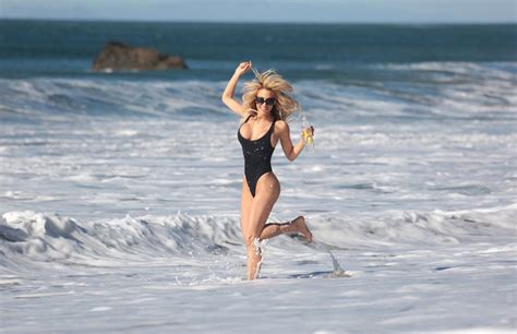 Dalia Elliott Hot Celebs Home