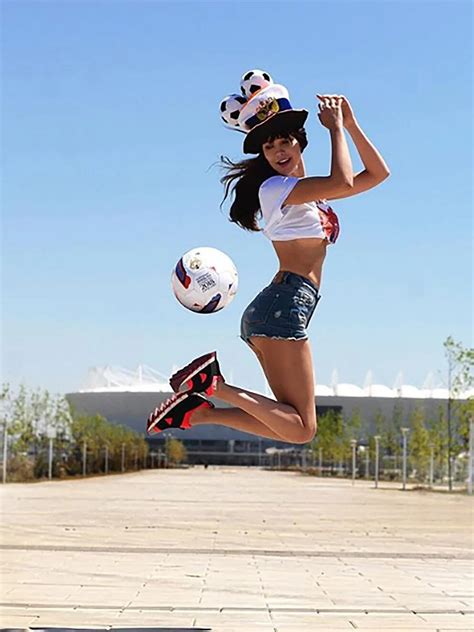 Las Fotos Hot De Una Modelo Playboy Rusa Con Las Que Alienta A Su Selecci N De Cara Al Partido