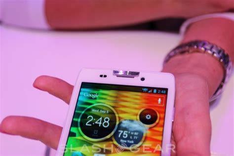 motorola droid razr hd  maxx hd hands  slashgear