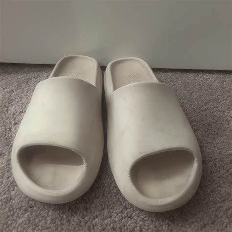 Cream Yeezy Slides Send Offers Depop