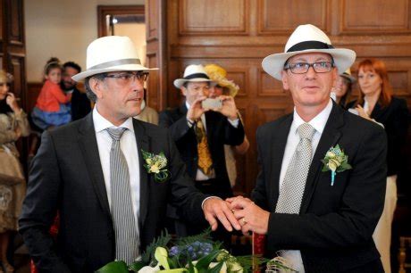 Le Premier Mariage Gay La Rochelle Adheos
