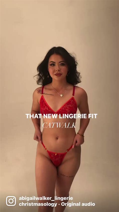 6 Hot Sexy Abigail Walker Bikini Pics