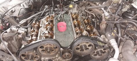 Грм заменили и обводной ремень. Прокладки крышки клапанов не подошли ...