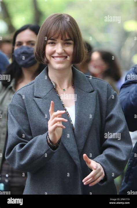 New York Ny Usa 4th May 2021 Elizabeth Henstridge On The Set Of