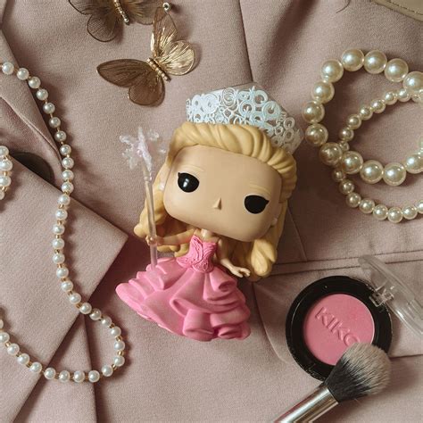 Wicked - Glinda Funko Pop Figure | Elbenwald