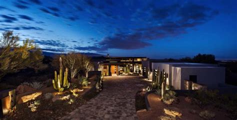 Fascinating Modern Desert Home Melds Into The Sonoran Landscape