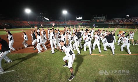 高國慶宣告引退哽咽落淚「該放下了」 綠色坦克20年球員生涯落幕 運動 中央社 Cna