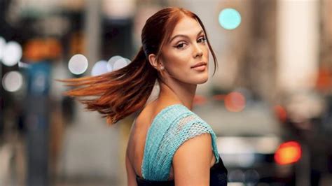 Iris Mittenaere Dans La Rue Et En Lingerie L Ancienne Miss Univers Fait Sensation