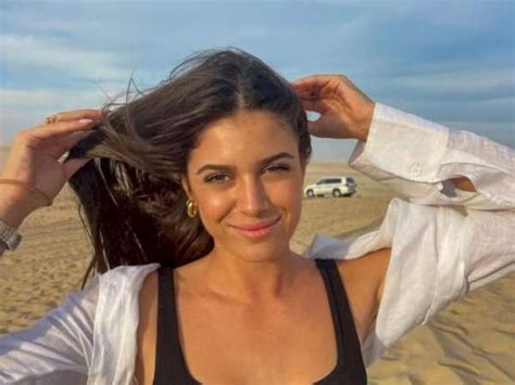 Potret Sira Martinez Ceweknya Ferran Torres Pakai Bikini Merah News On Rcti