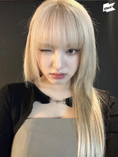 𝗹𝗶𝘇 𝗶𝘃𝗲 Blonde Asian Liz Girl