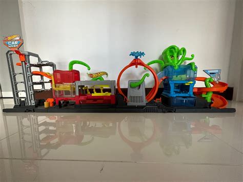 Hot Wheels Mega City Car Wash Hobbies Toys Toys Games On Carousell