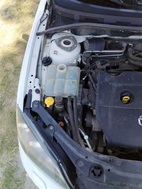 Замена расширительного бачка — Mazda 3 (1G) BK, 2 л, 2008 года | своими ...