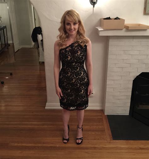 Melissa Rauch's feet