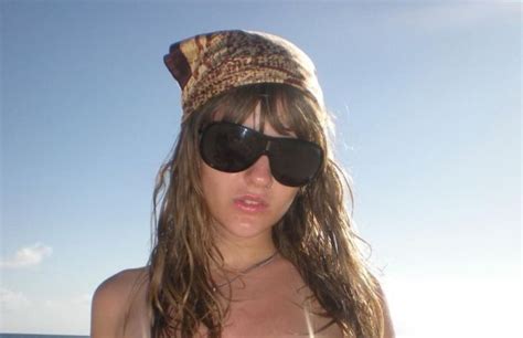 Il Topless Bollente Di Victoria De Angelis Per Inaugurare La Bella Stagione Ecco Quale Bikini