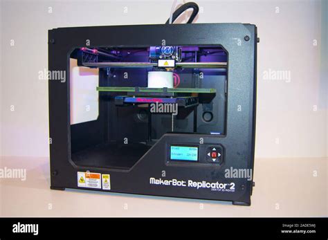 Un Makerbot Replicator 2 Impresora 3d Diseñado Para Producir Objetos De
