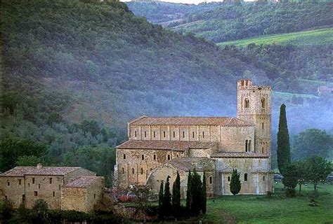 VisitsItaly.com - Tuscany Region - Pictures of Montalcino