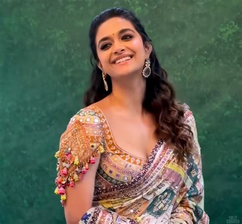 Keerthy Suresh Hot Cleavage Exposed In Saree Glamsundari In