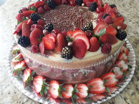 Naked Cake Amores Morango
