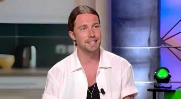 Ans Sharon Stone Enflamme La Toile En Recr Ant La Sc Ne De Basic Instinct En Lingerie