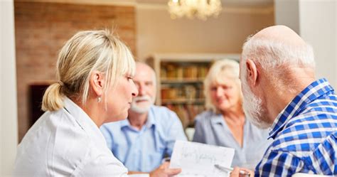 Jak zdrowo żyć Wykłady dla seniorów w Dworku Białoprądnickim RMF 24