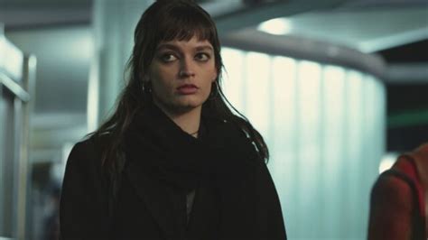 What Happens To Maeve Wiley In The Sex Education Finale