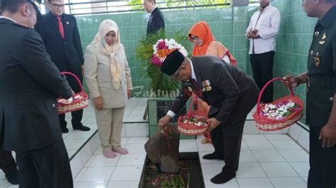 Walikota Tidore Berziarah Ke Makam Pahlawan Sultan Nuku Faktual Net