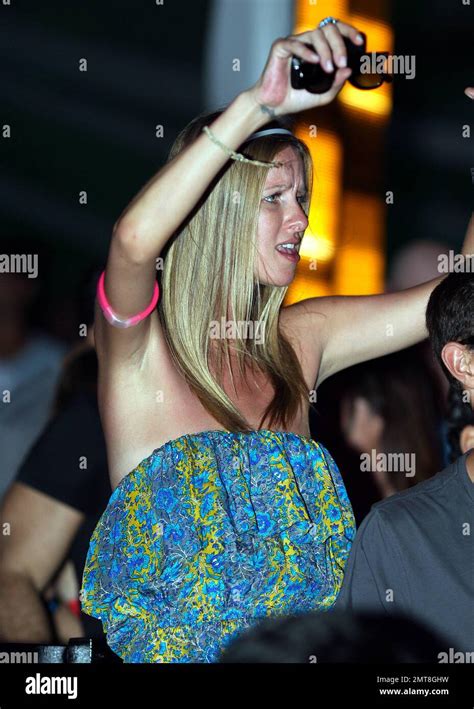 Nicky Hilton Bikini Hi Res Stock Photography And Images Alamy