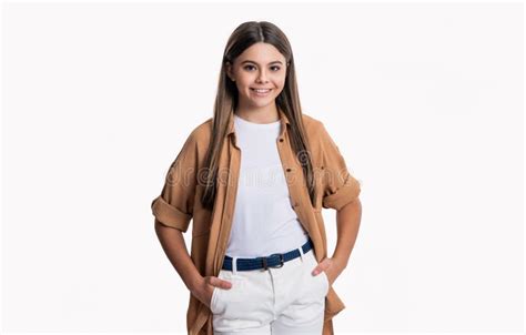 Jovencita De Moda De Brunette Aislada De Fondo Blanco Estilo De Chica Adolescente De Moda En