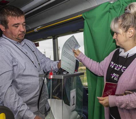 Referendum Farsa In Donbass Alle Urne Costretti Dai Soldati Russi