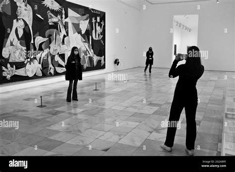 Guernica Malerei Schwarzweiß Stockfotos Und Bilder Alamy