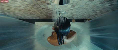 Naked Zoe Saldana In Colombiana