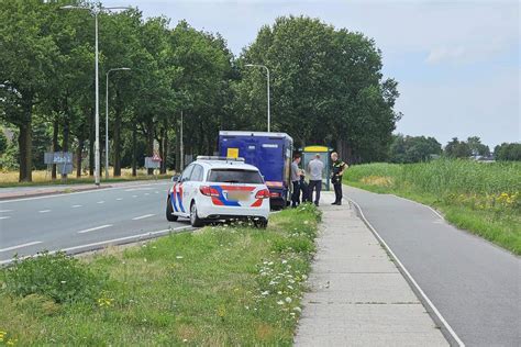 Politie Bewaakt Gestrande Geldwagen Op De N In Ede