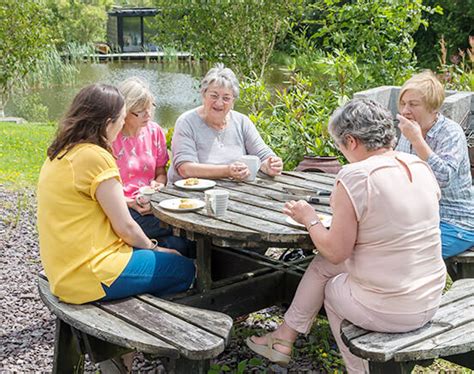 KnittingTours.com - About - Knitting Tours and Retreats