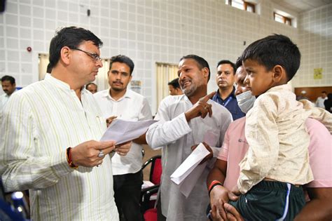 मुख्यमंत्री श्री पुष्कर सिंह धामी ने रविवार को मुख्यमंत्री आवास स्थित मुख्य सेवक सदन में प्रदेश