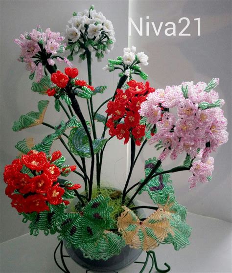 Душистая герань | Beaded flowers patterns, French beaded flowers ...