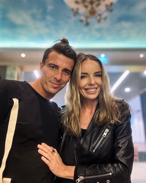 Agnieszka W Odarczyk Zawstydzi A Fan W Wszystkim Opad Y Szcz Ki Na Widok Jej Cia A W Bikini