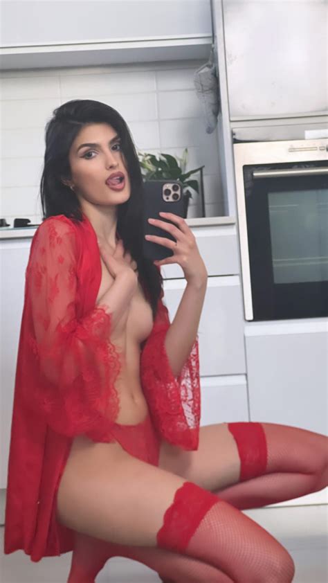 Aris Collection Yaelaris Nude Onlyfans Leaks 5 Photos Thefappening