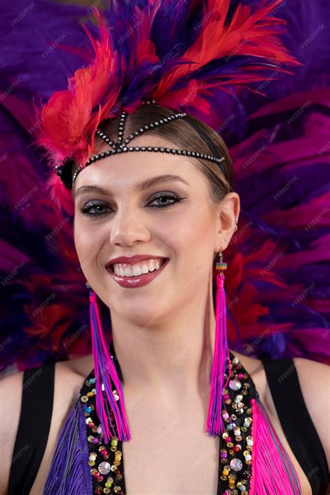 Free Photo | Female cabaret performers posing backstage in feathers