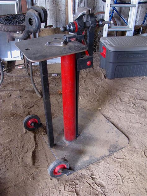 Really nice portable vise stand | Welding projects, Vise stand, Welding table