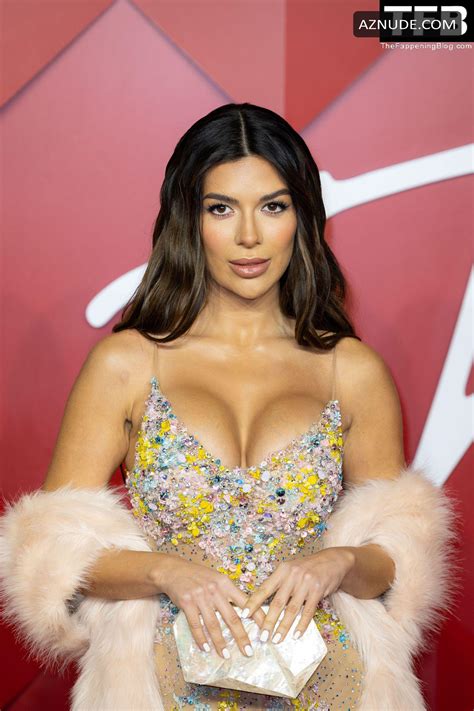 Ekin Su Culculoglu Sexy Shows Off Her Hot Big Boobs At The British Fashion Awards In London
