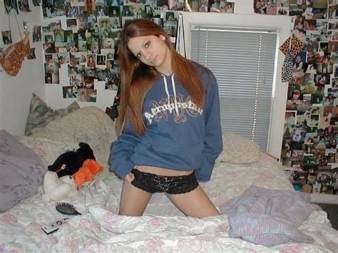 Hot Brunette Chick Playing With A Dildo Porn Pictures Xxx Photos Sex Images Pictoa