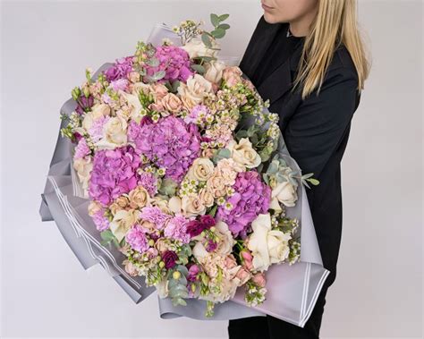 Букет цветов На крыльях любви - купить по цене 36275 ₽ с доставкой ...