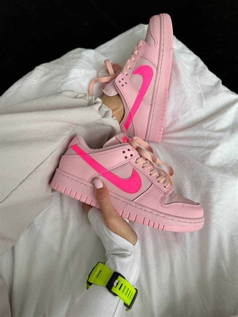 Кросівки Nike Sb Dunk Low Triple Pink Al1 2 900 грн Інші кросівки