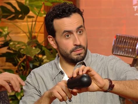 ZAPPING Les invités de Burger Quiz s amusent avec un sex toy pou